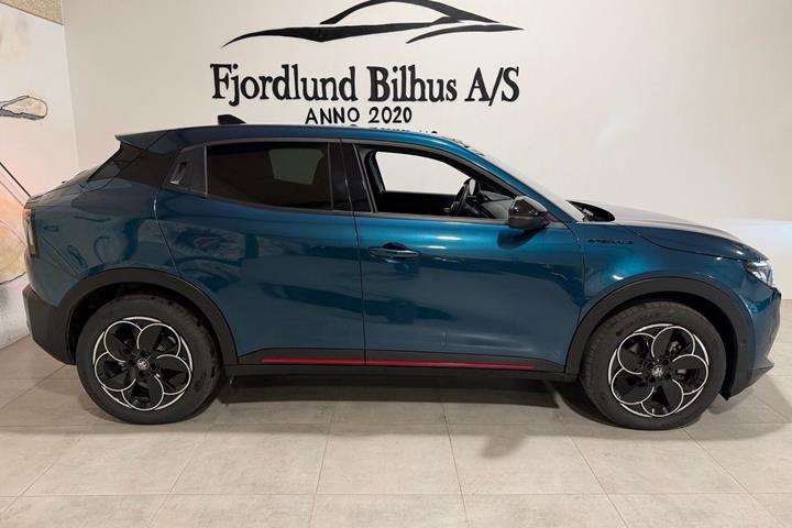 Blå Alfa Romeo Junior fra 2025