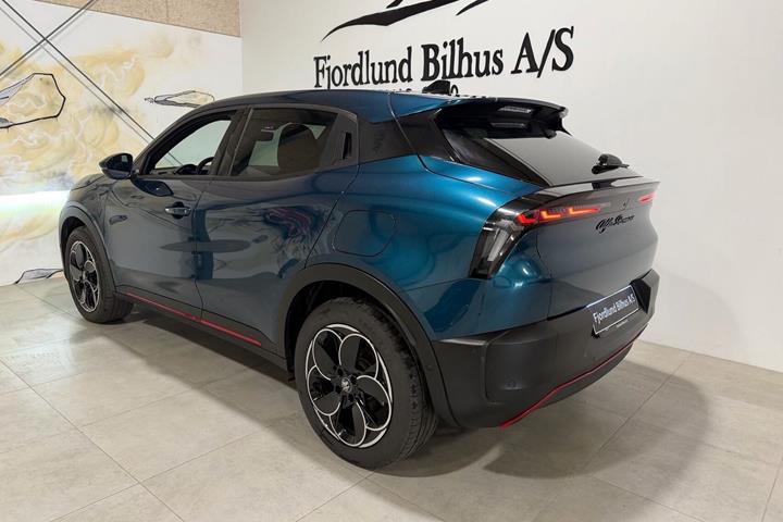 Blå Alfa Romeo Junior fra 2025