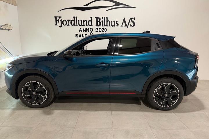 Blå Alfa Romeo Junior fra 2025