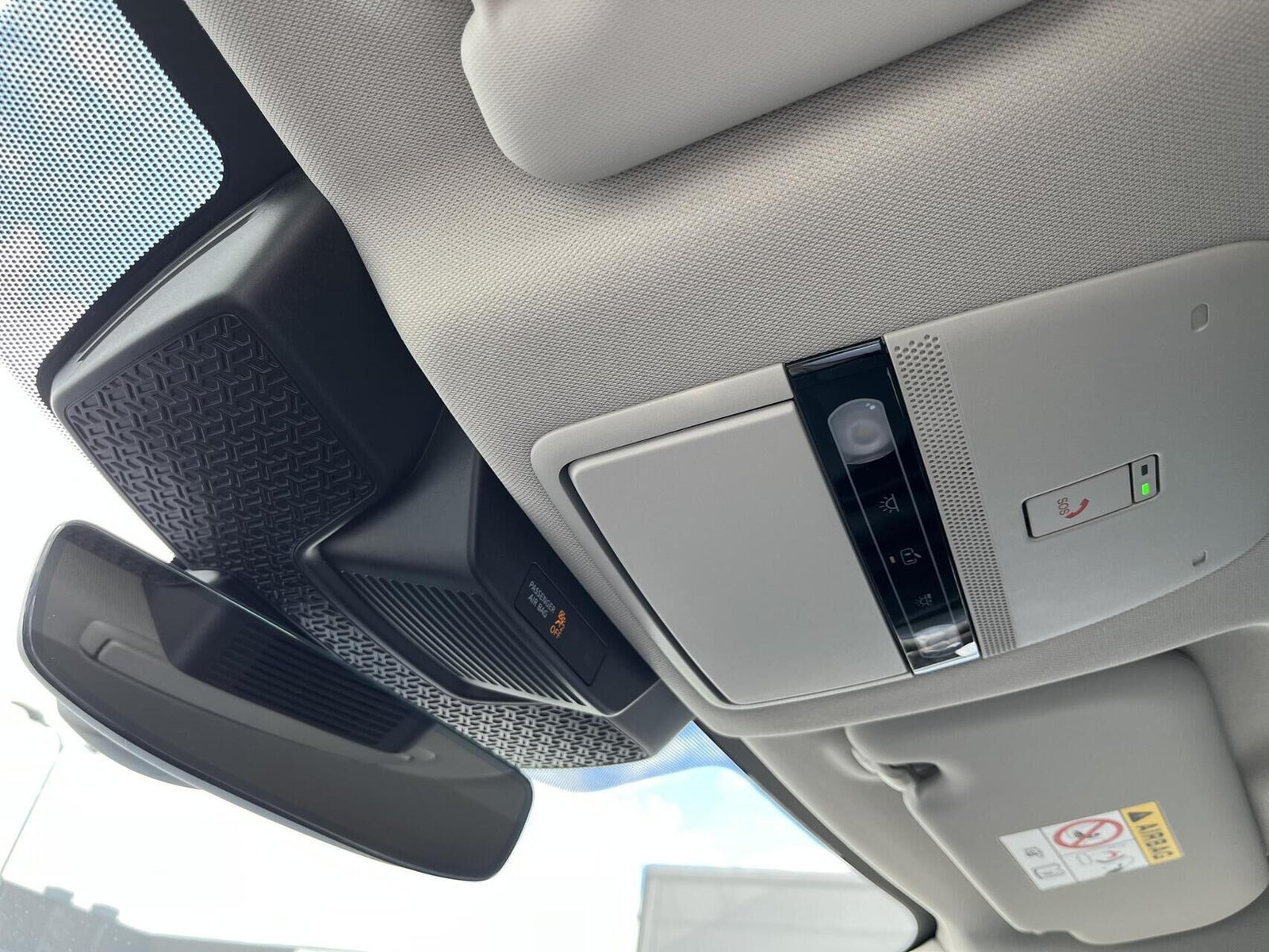 Grå Nissan Ariya fra 2024