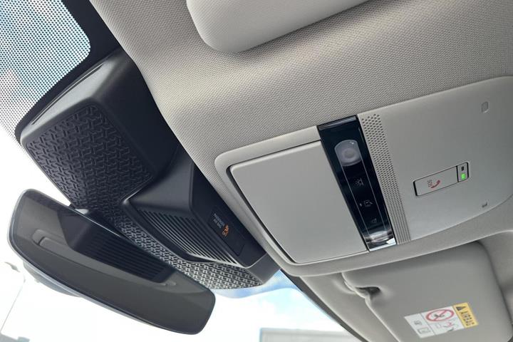 Grå Nissan Ariya fra 2024