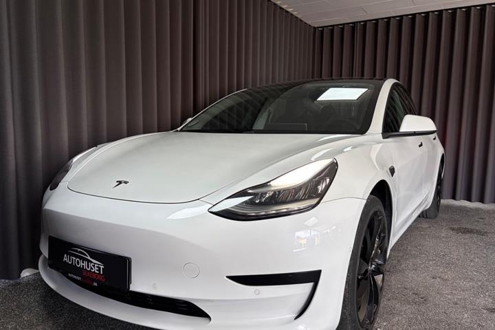 Sort Tesla Model 3 fra 2020
