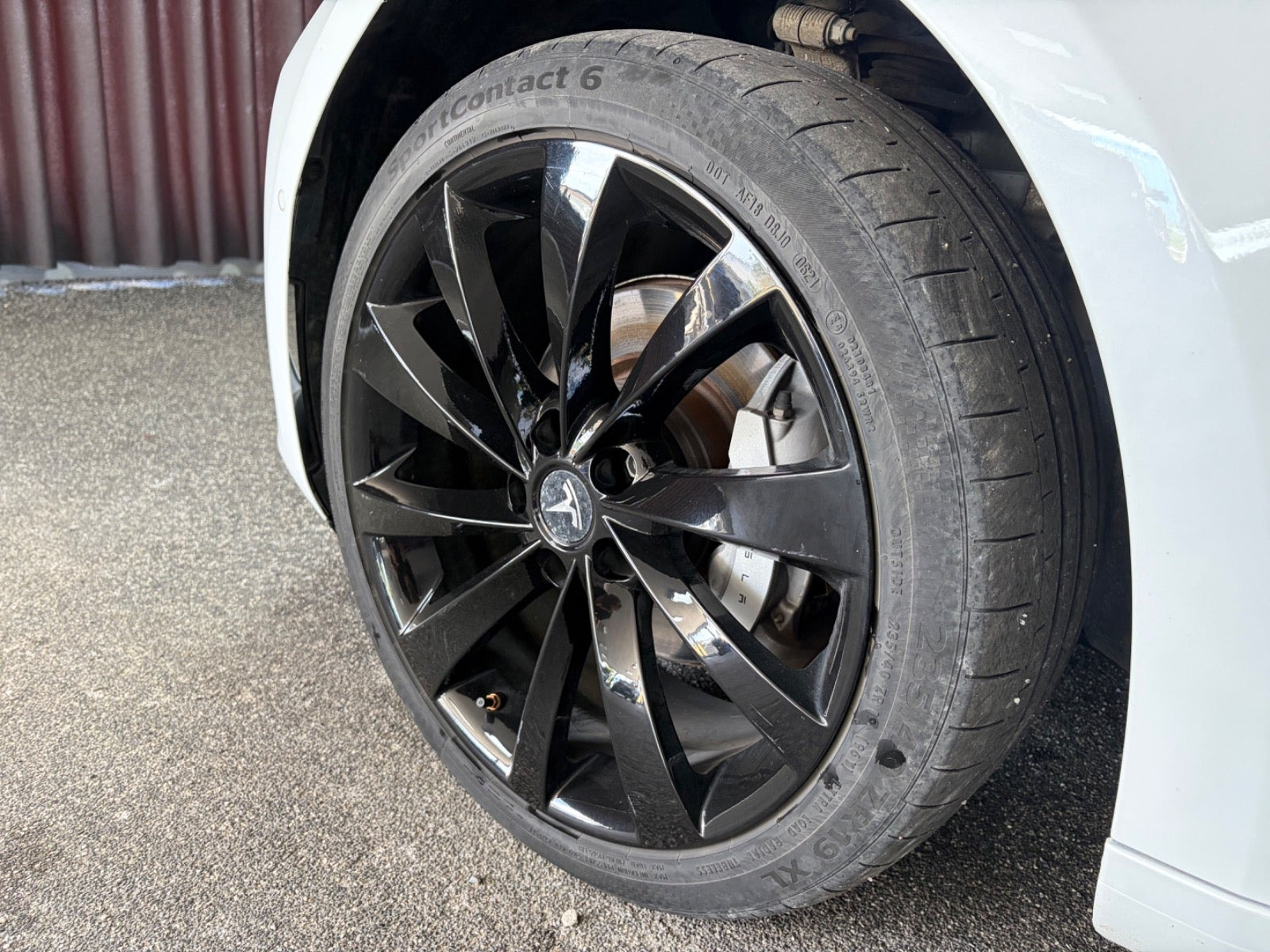 Sort Tesla Model 3 fra 2020