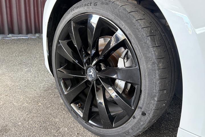 Sort Tesla Model 3 fra 2020