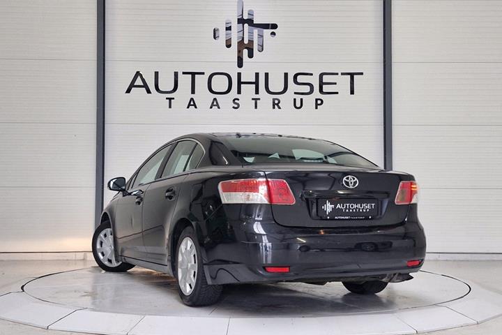 Sort Toyota Avensis fra 2010