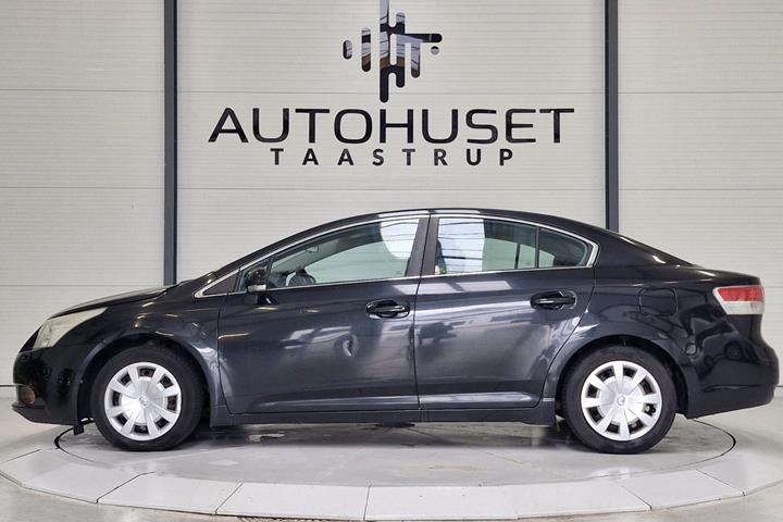 Sort Toyota Avensis fra 2010
