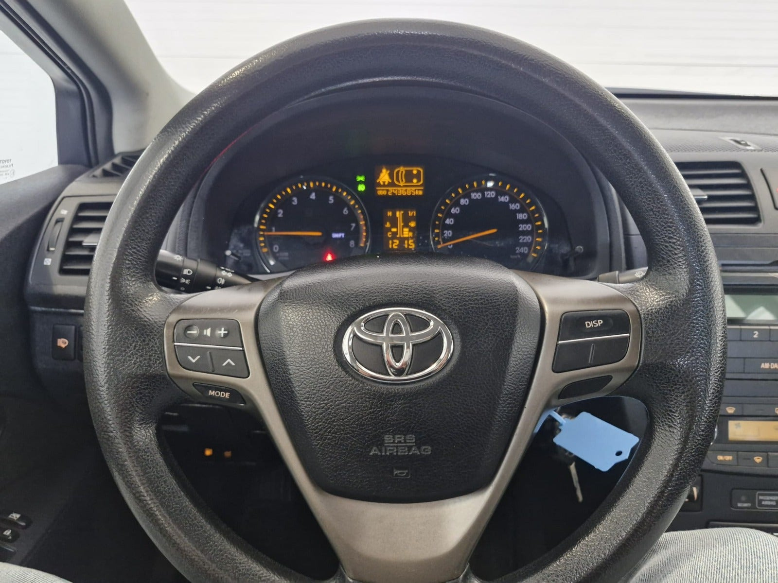 Sort Toyota Avensis fra 2010