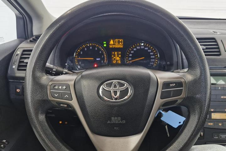 Sort Toyota Avensis fra 2010