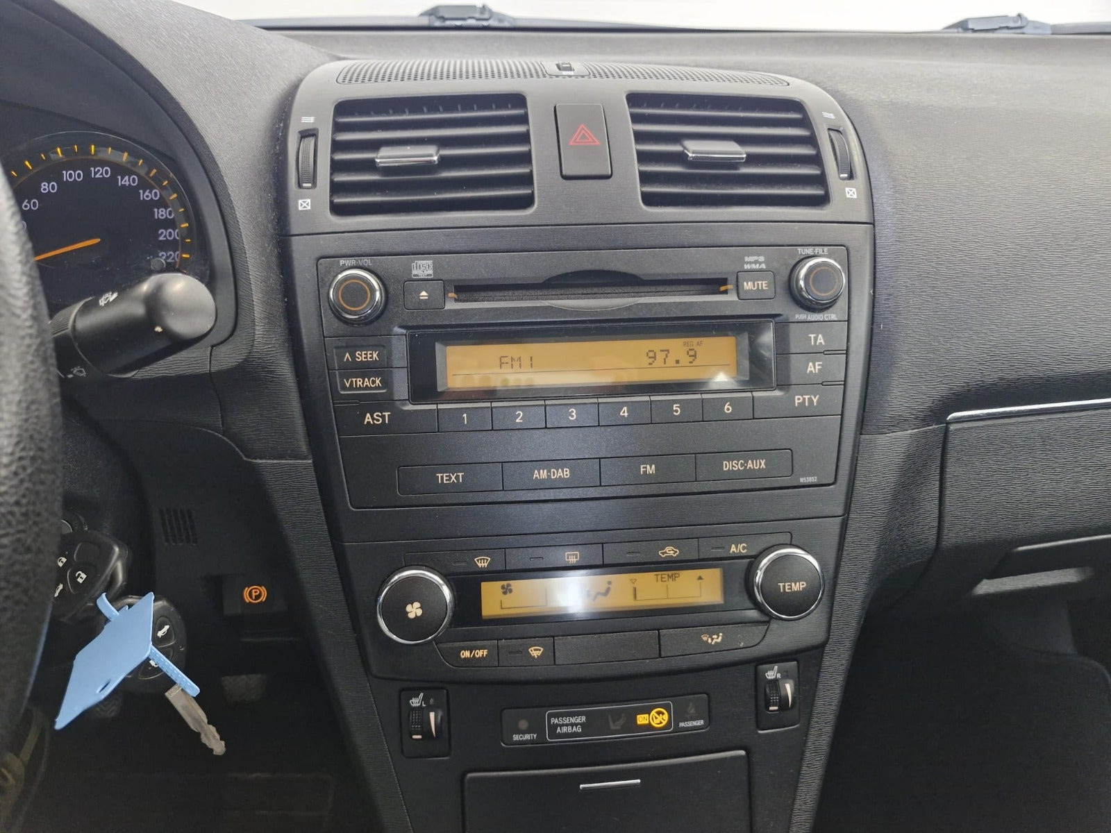 Sort Toyota Avensis fra 2010