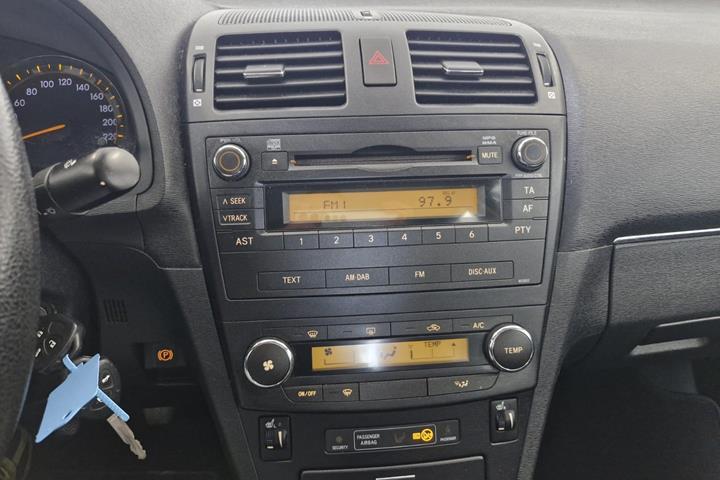 Sort Toyota Avensis fra 2010