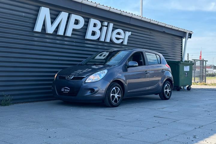 Grå Hyundai i20 fra 2011