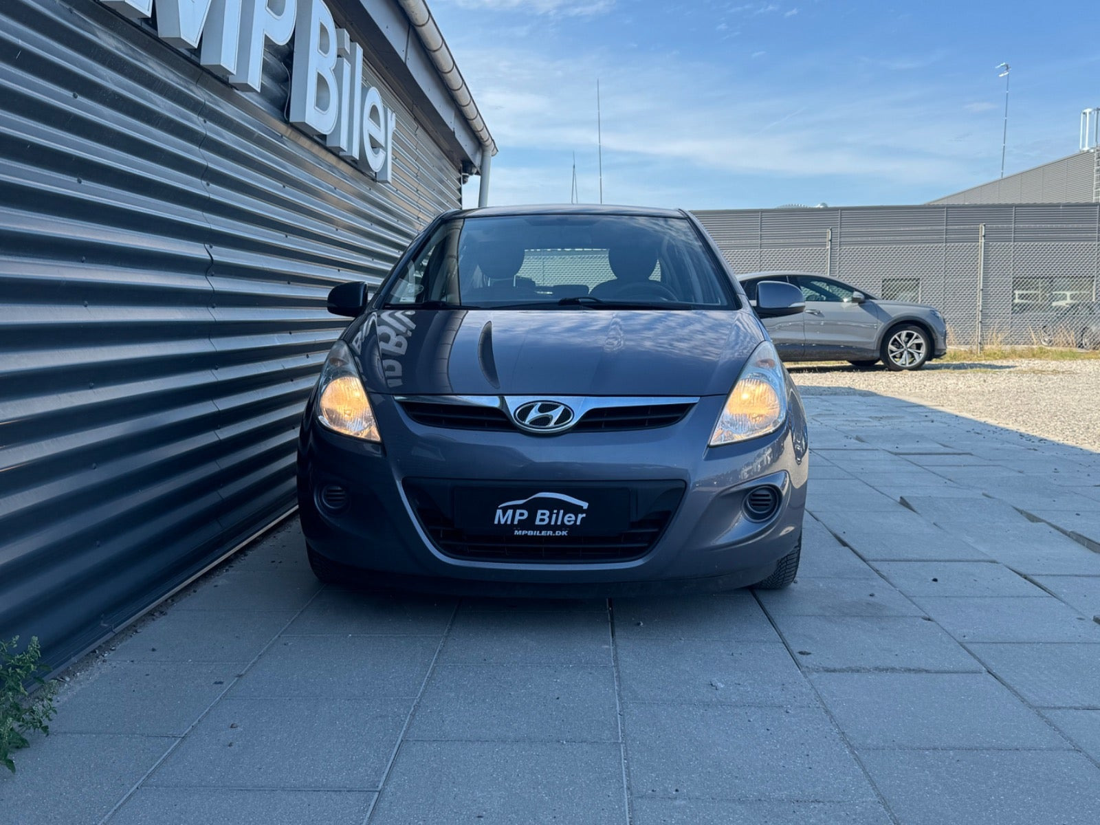 Grå Hyundai i20 fra 2011