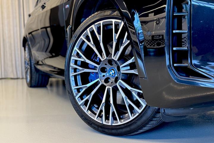 Sort BMW X5 fra 2023