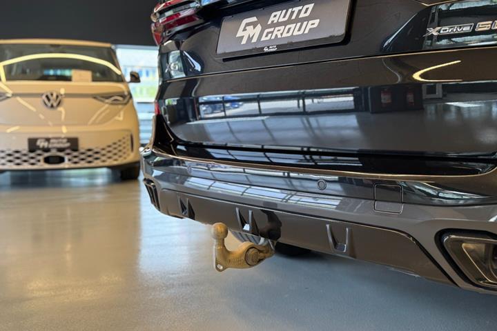 Sort BMW X5 fra 2023