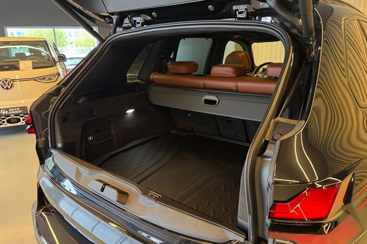 Sort BMW X5 fra 2023