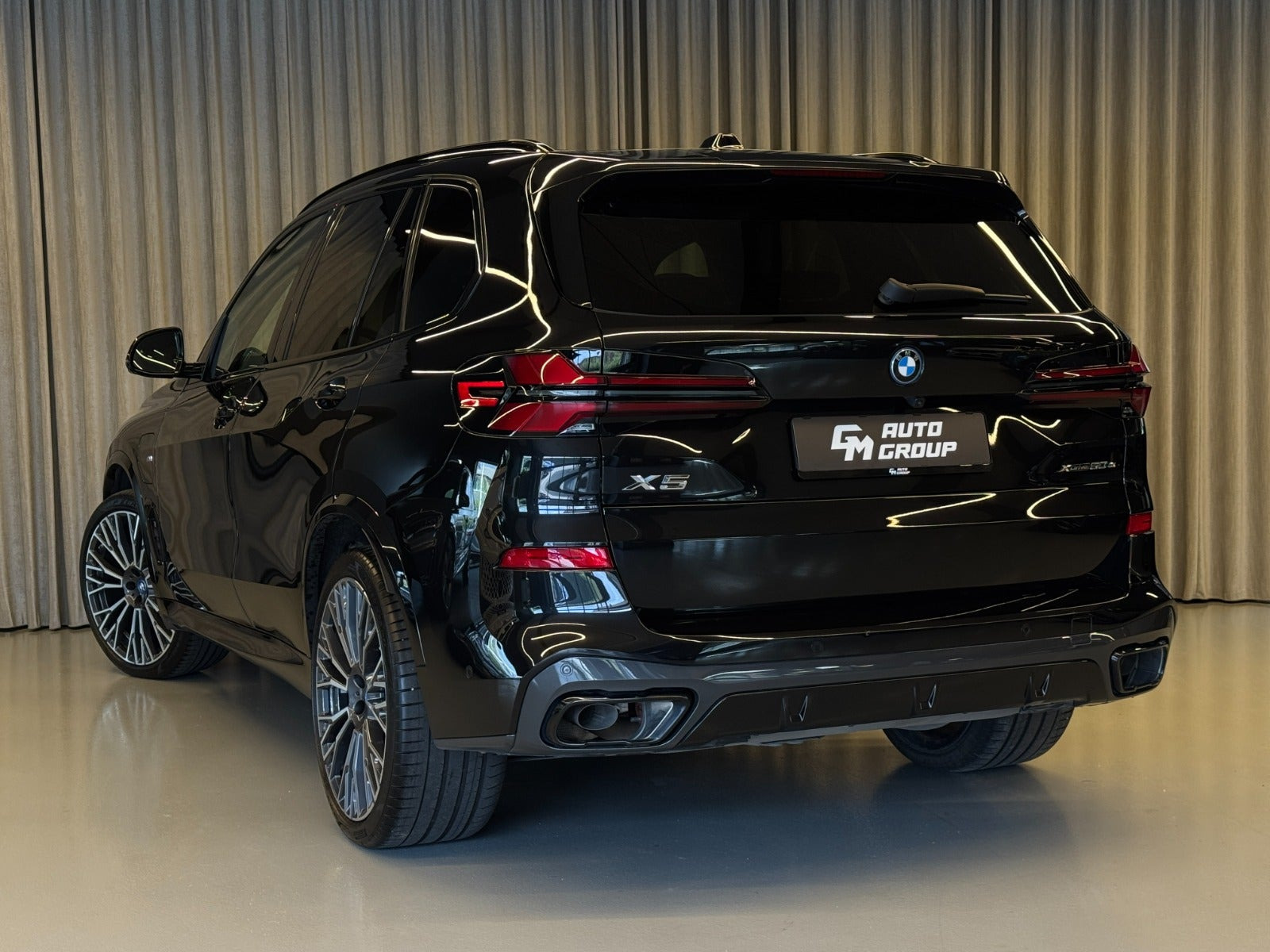 Sort BMW X5 fra 2023