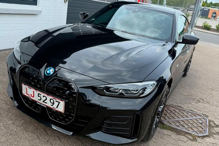 Sort BMW i4 fra 2023