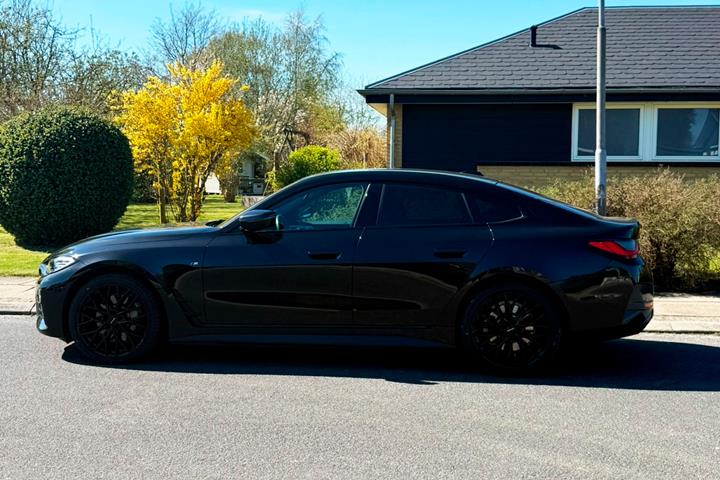 Sort BMW i4 fra 2023