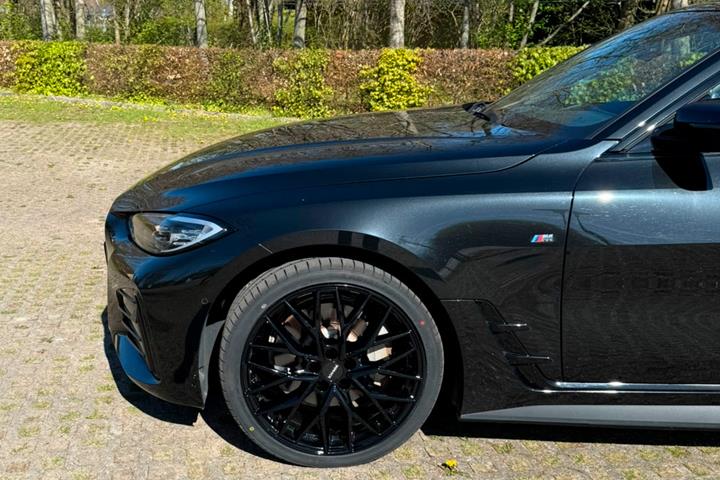Sort BMW i4 fra 2023