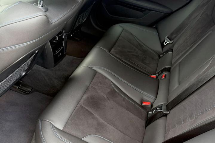 Sort BMW i4 fra 2023