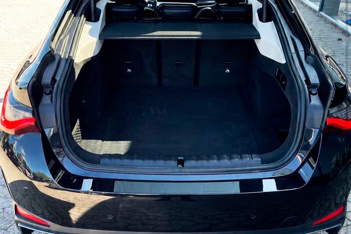 Sort BMW i4 fra 2023