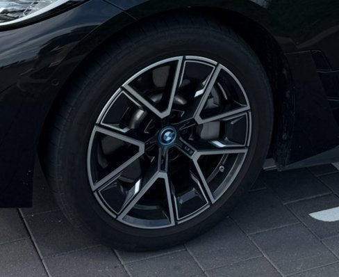 Sort BMW i4 fra 2023