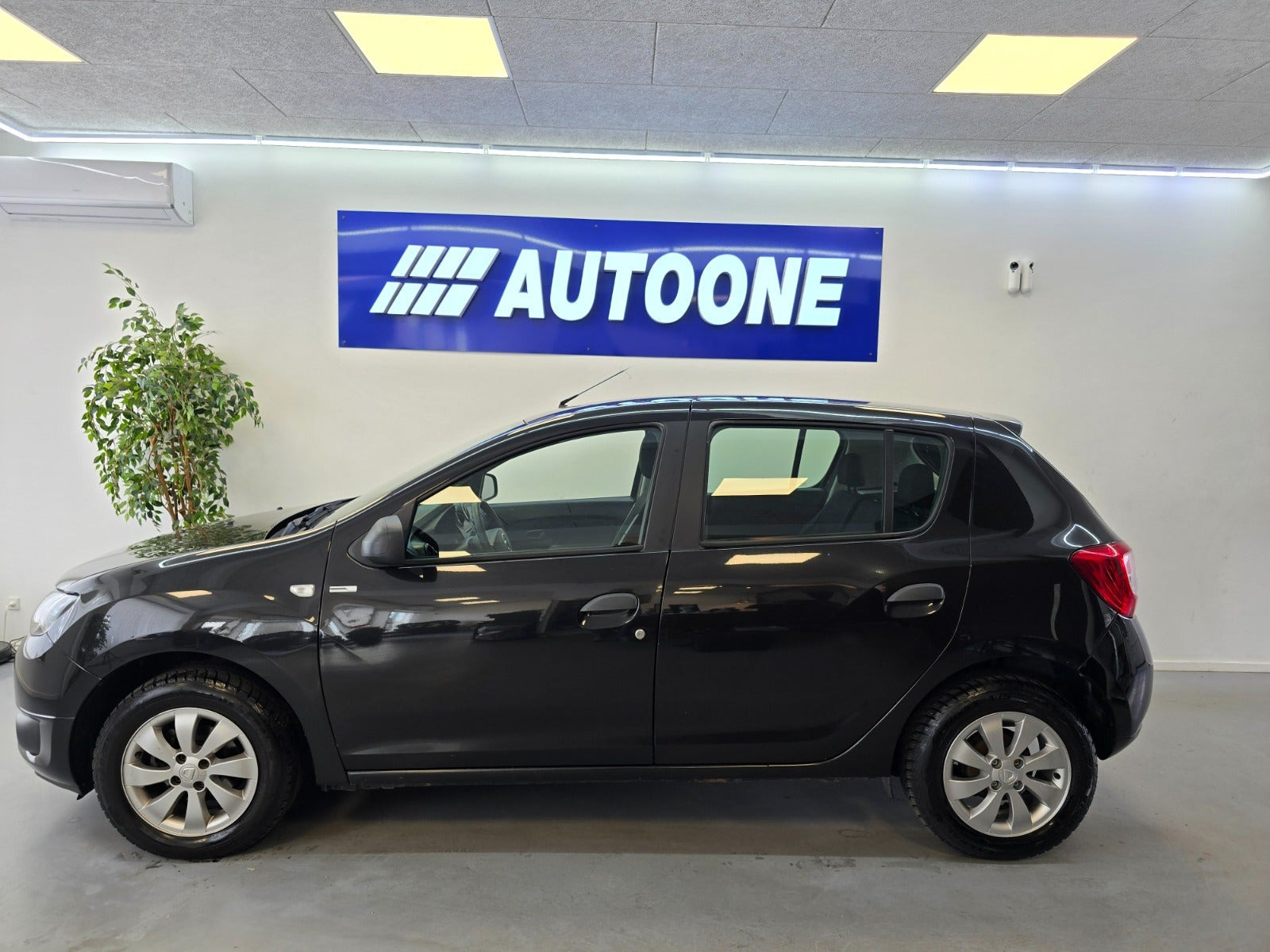 Sort Dacia Sandero fra 2016