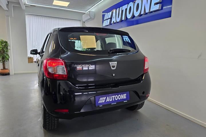 Sort Dacia Sandero fra 2016