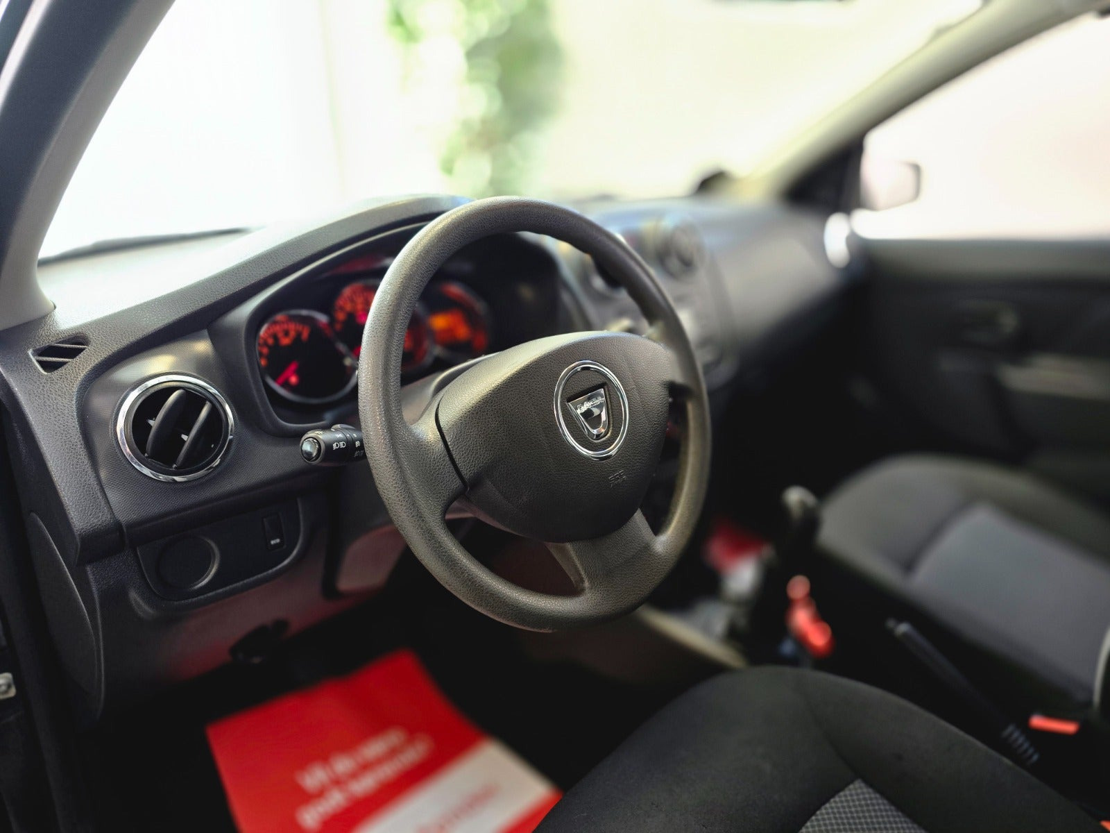 Sort Dacia Sandero fra 2016