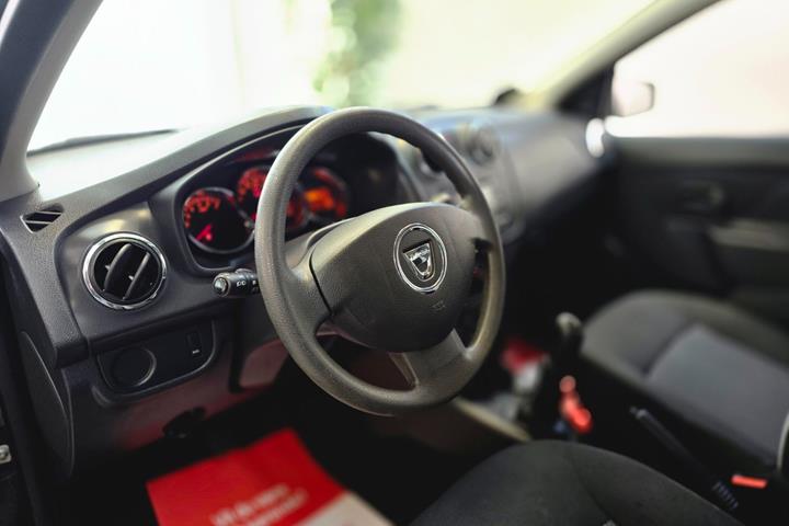 Sort Dacia Sandero fra 2016