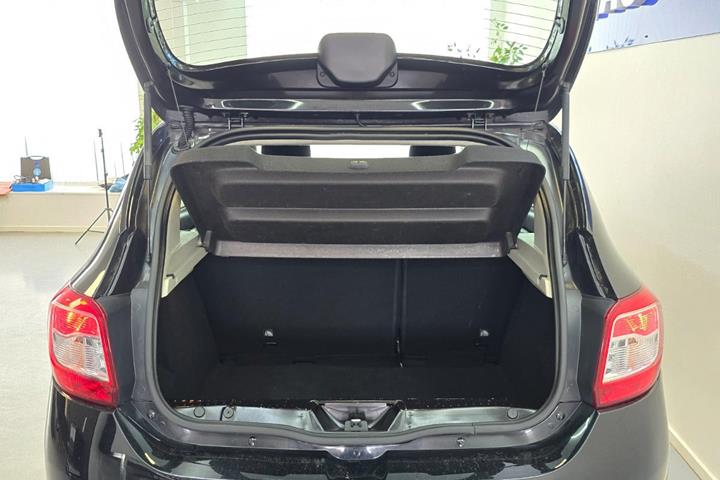 Sort Dacia Sandero fra 2016