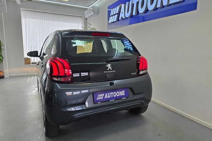 Grå Peugeot 108 fra 2021