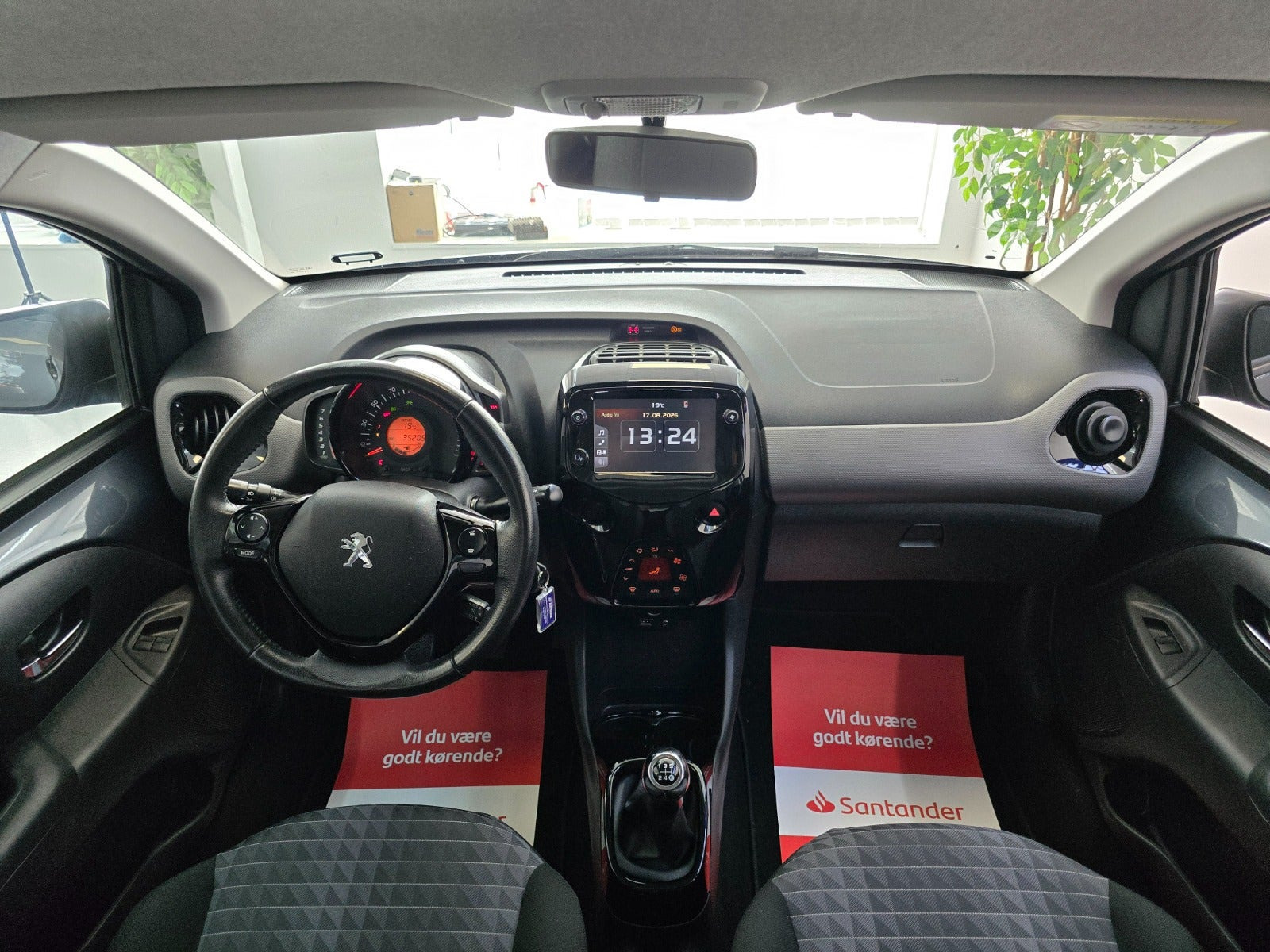 Grå Peugeot 108 fra 2021