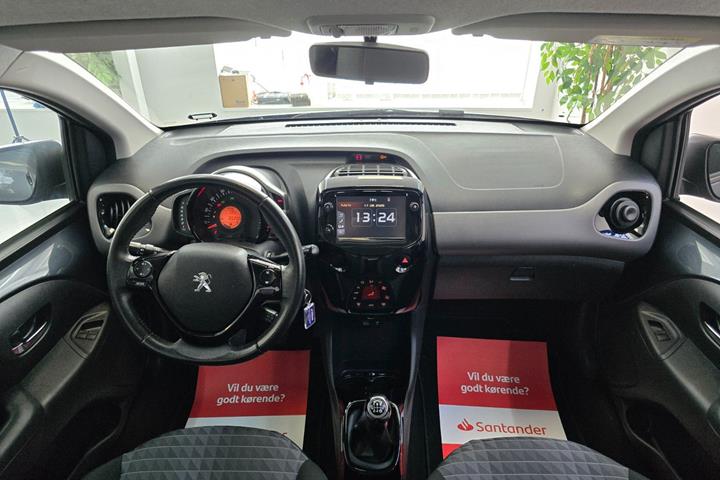 Grå Peugeot 108 fra 2021