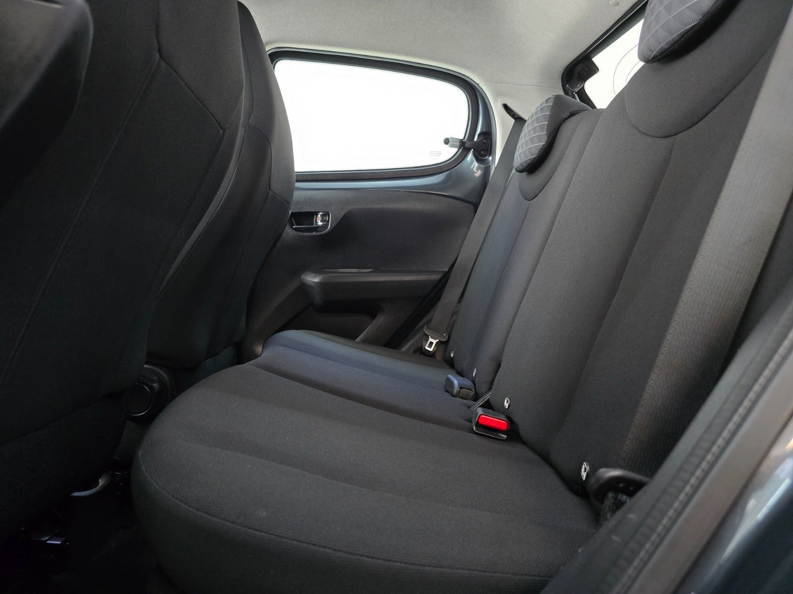 Grå Peugeot 108 fra 2021