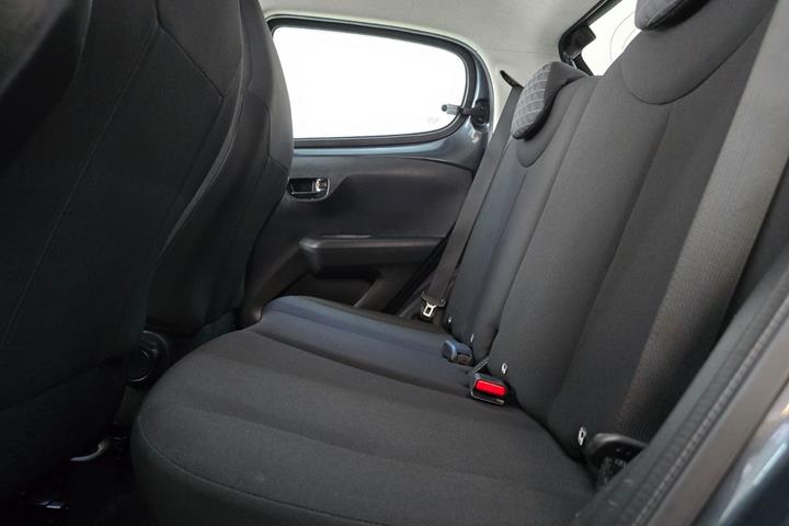 Grå Peugeot 108 fra 2021