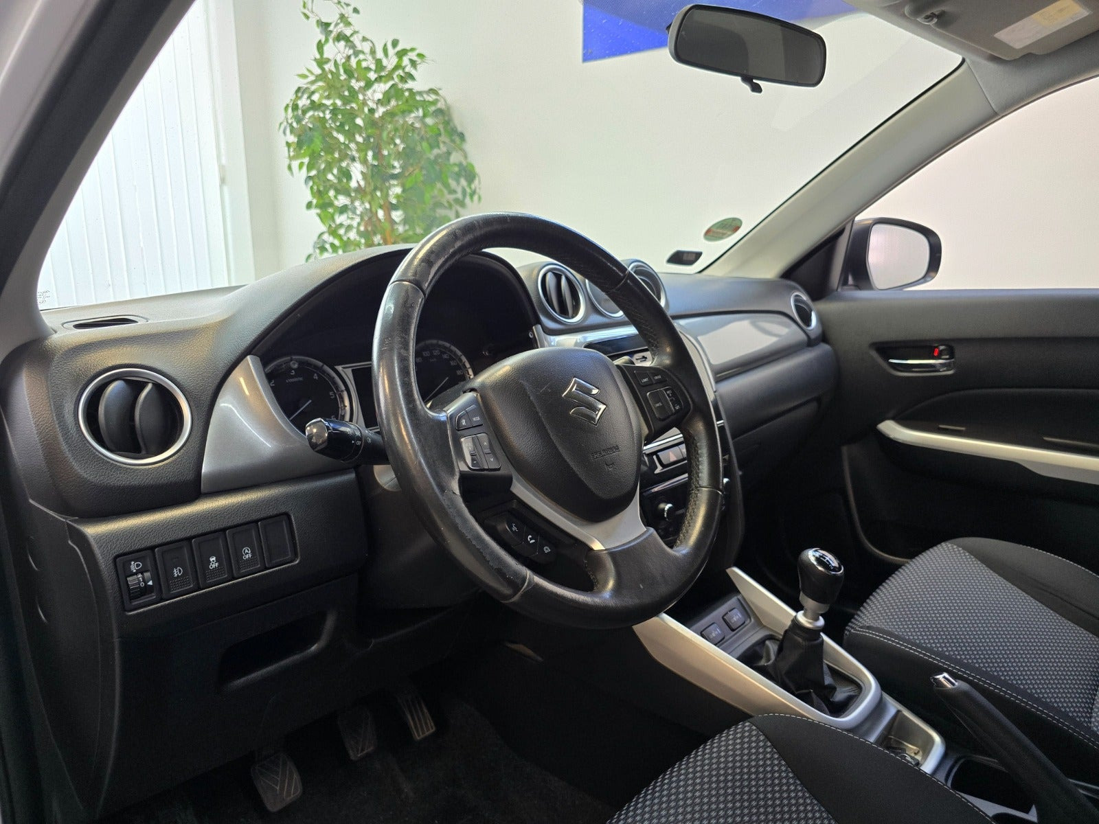 Hvid Suzuki Vitara fra 2015