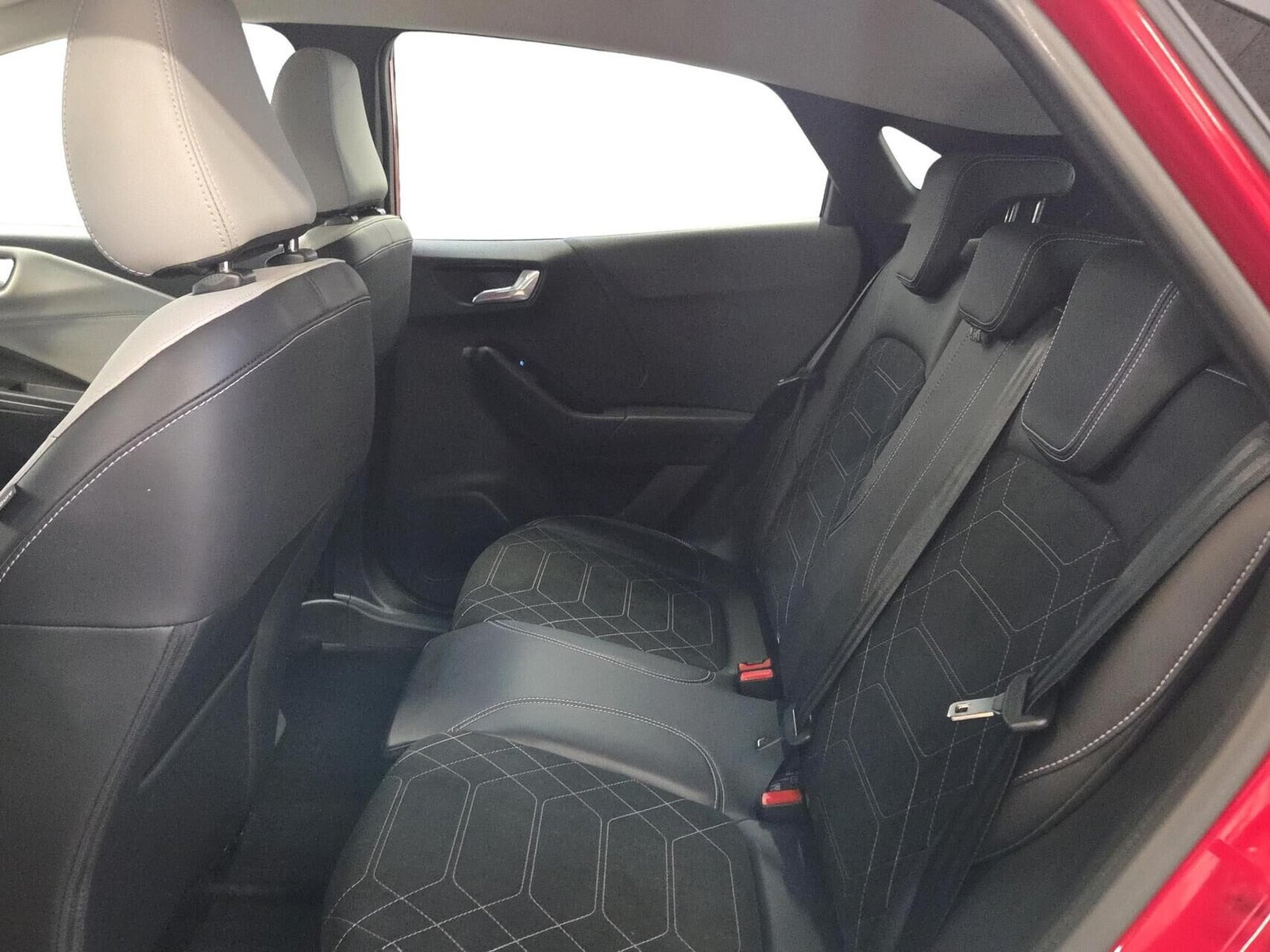 Rød Ford Puma fra 2025