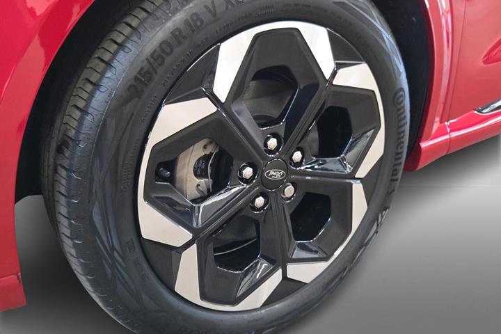 Rød Ford Puma fra 2025