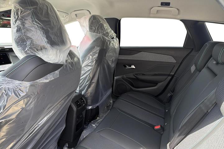 Sort Peugeot E-308 fra 2024