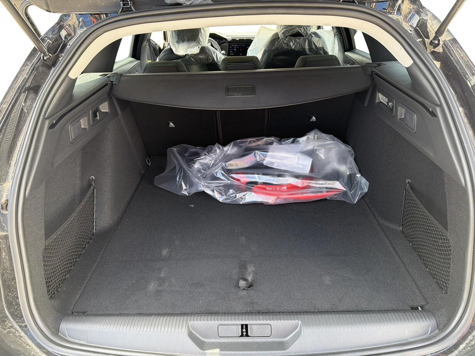 Sort Peugeot E-308 fra 2024