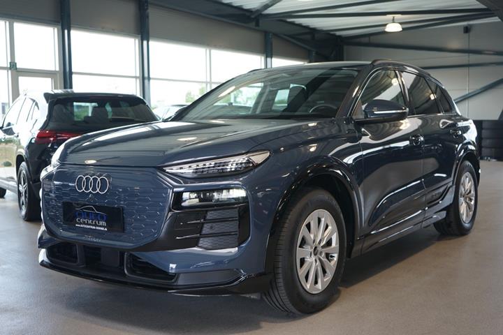 Blå Audi Q6 e-tron fra 2025