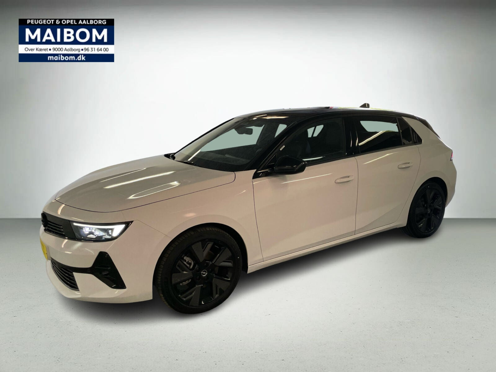 Hvid Opel Astra-e fra 2024