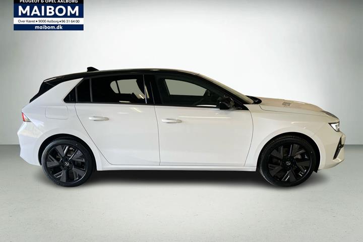 Hvid Opel Astra-e fra 2024