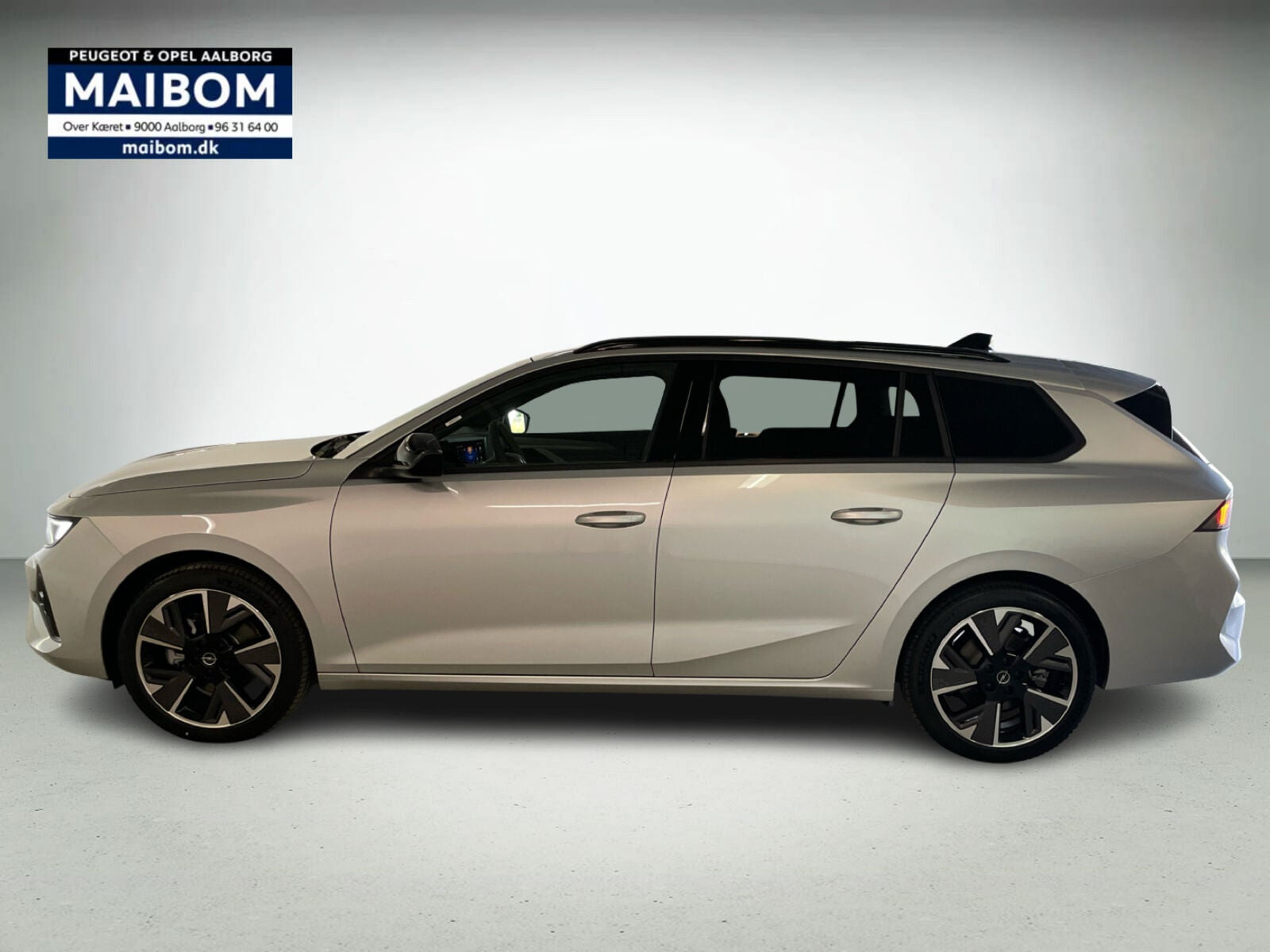 Sølv Opel Astra-e fra 2024