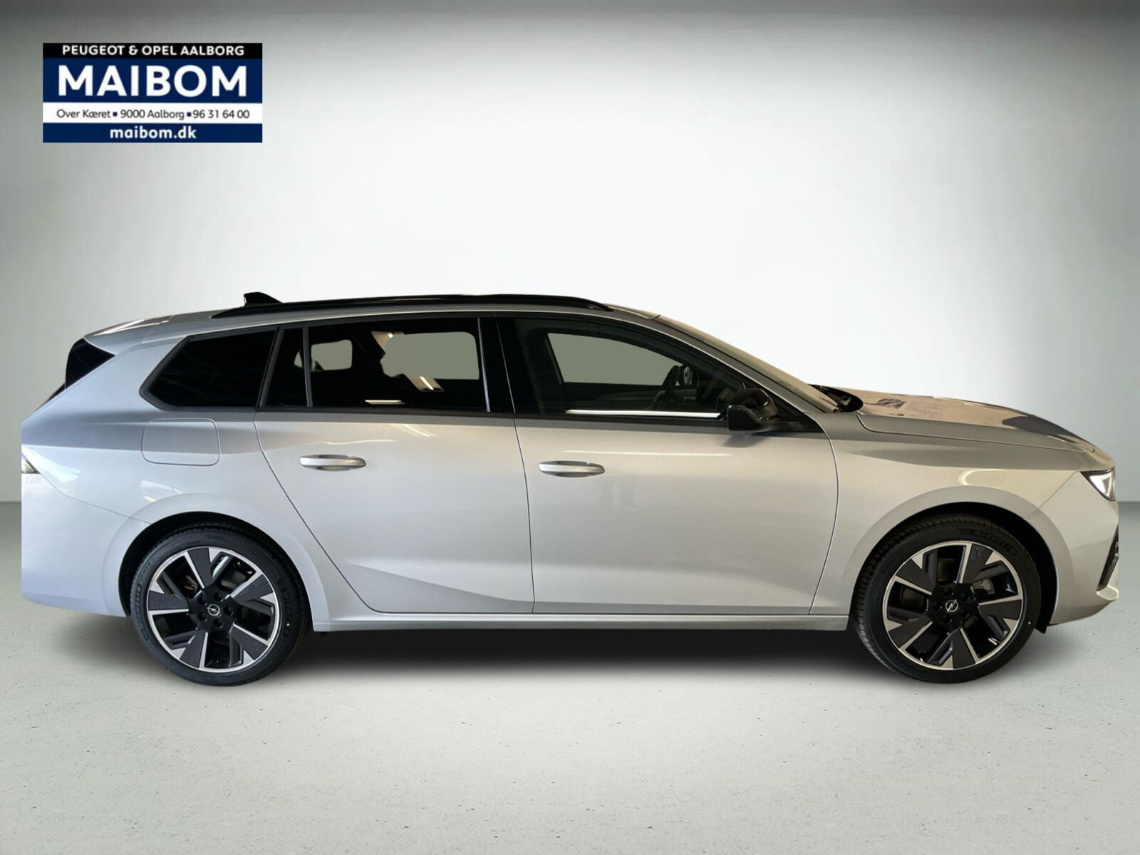 Sølv Opel Astra-e fra 2024