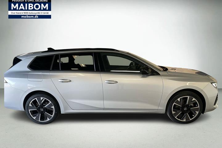 Sølv Opel Astra-e fra 2024