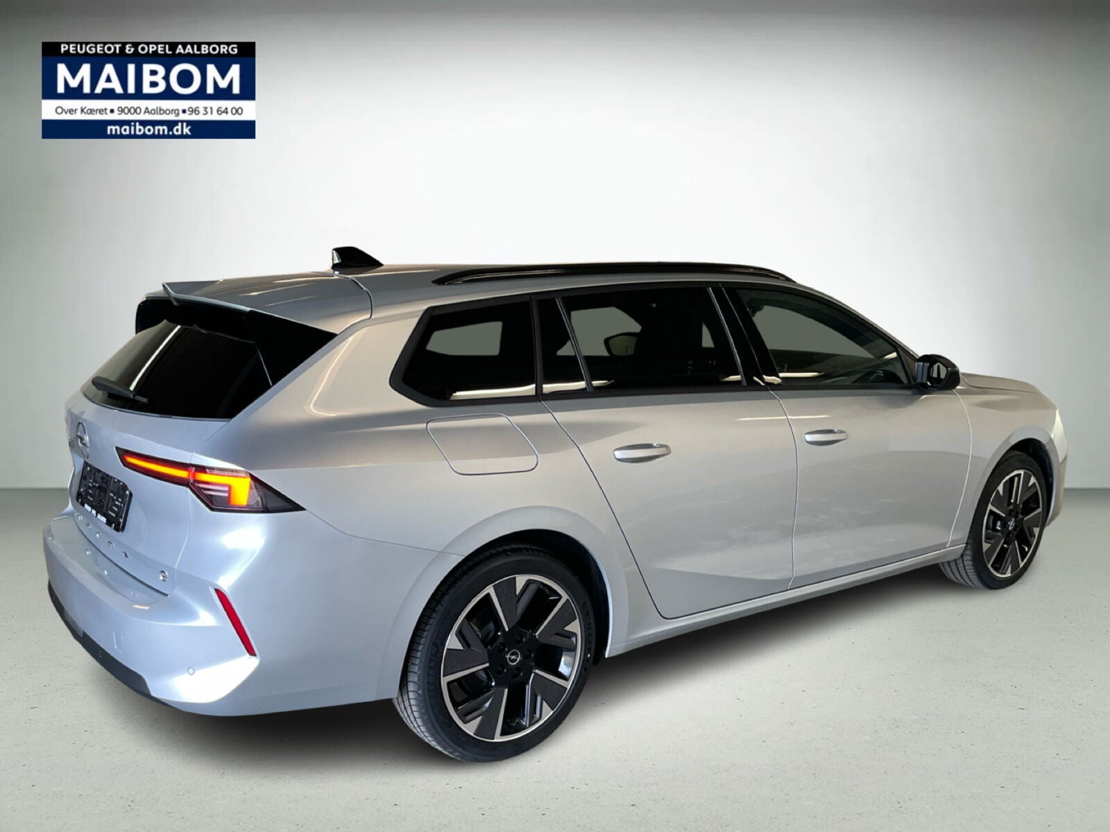 Sølv Opel Astra-e fra 2024