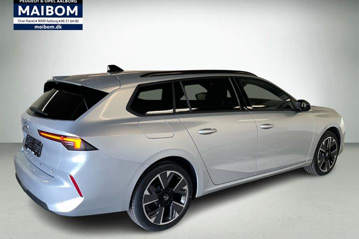 Sølv Opel Astra-e fra 2024