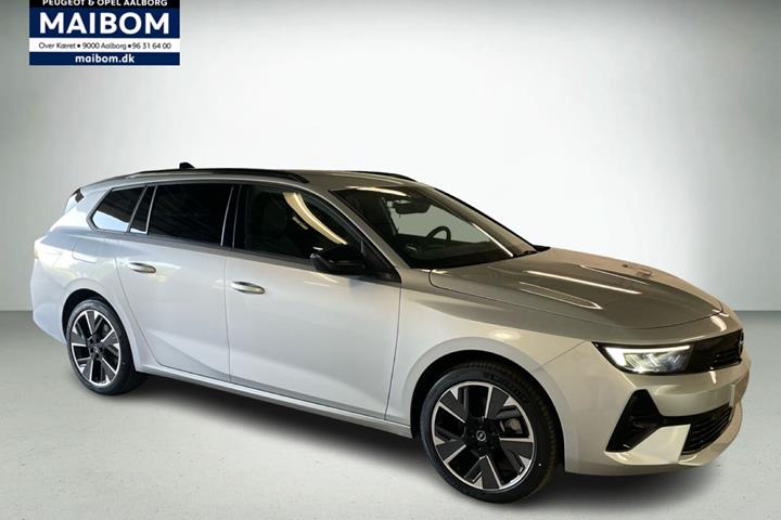 Sølv Opel Astra-e fra 2024